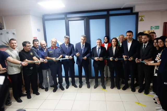 Mersin'de Açılan Yeni Kütüphane Gençleri Bilgiyle Buluşturuyor