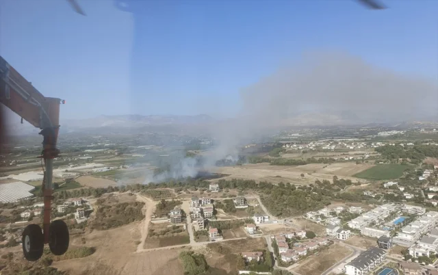 Manavgat'ta Korkutan Yangın Yerleşim Yerine Metreler Kala Kontrol Altında