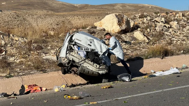Bayburt'ta Feci Kaza: Kontrolden Çıkan Araç Refüje Çarptı
