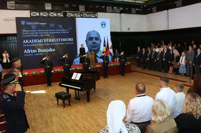 Kosova'da Gerginlik Artıyor: Sırp Grubun Neden Olduğu Kriz
