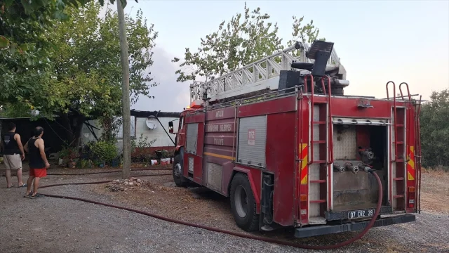 Antalya'da Sessiz Sakin Mahalleyi Sarsan Yangın Kriz Yarattı