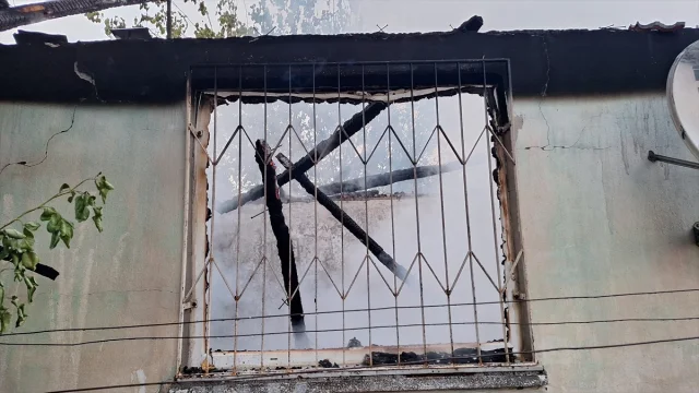 Antalya'da Sessiz Sakin Mahalleyi Sarsan Yangın Kriz Yarattı