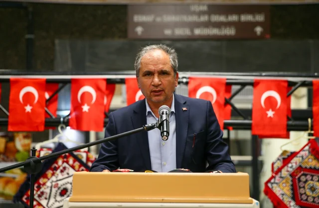 Uşak’ta Ahilik Geleneği Rüzgârı: 50 Yıllık Saat Tamircisi Onurlandırıldı