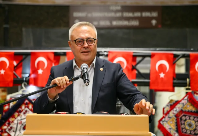 Uşak’ta Ahilik Geleneği Rüzgârı: 50 Yıllık Saat Tamircisi Onurlandırıldı
