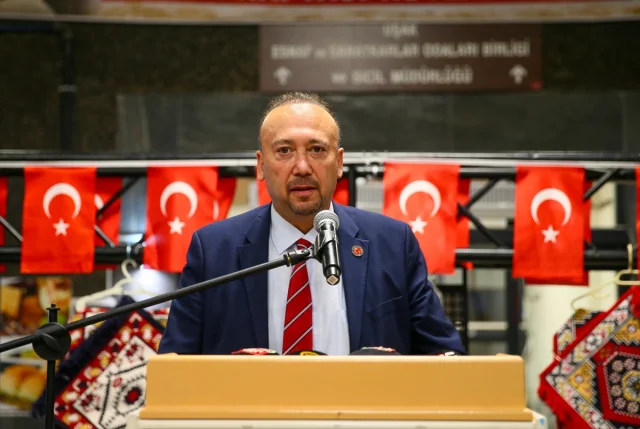 Uşak’ta Ahilik Geleneği Rüzgârı: 50 Yıllık Saat Tamircisi Onurlandırıldı