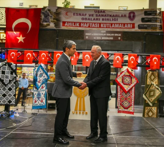 Uşak’ta Ahilik Geleneği Rüzgârı: 50 Yıllık Saat Tamircisi Onurlandırıldı