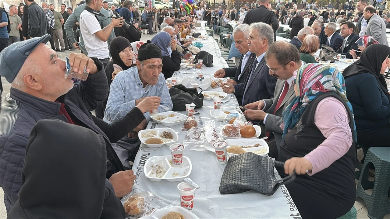 Tokat'ta Binlerce Kişi Ahi Pilavı İçin Buluştu