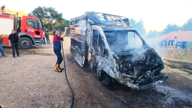 Amasya'da Gecenin Karanlığını Aydınlatan Yangın: Bin Balya Saman ve Araç Kül Oldu
