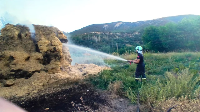 Amasya'da Gecenin Karanlığını Aydınlatan Yangın: Bin Balya Saman ve Araç Kül Oldu