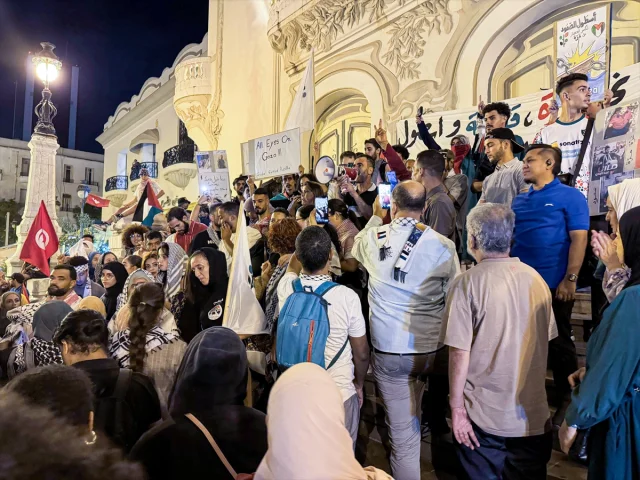 Tunus'ta Sumud Filosu için Toplananlar İsrail'i Protesto Etti