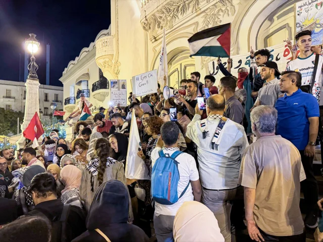 Tunus'ta Sumud Filosu için Toplananlar İsrail'i Protesto Etti