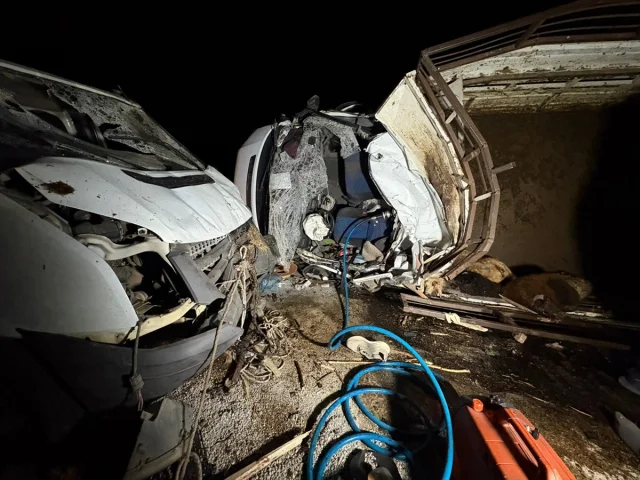 Diyarbakır'da Korkunç Kaza! İki Kamyonet Çarpışması Can Aldı