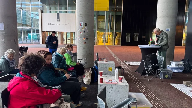 Hollanda'nın Ortasında İnsanlık Dersi: Gazze İçin 50 Günlük Sessiz Eylem