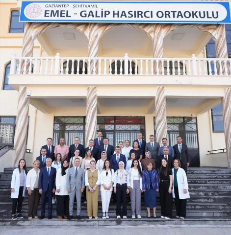 Bakan Yusuf Tekin'den Gaziantep'te Sürpriz Okul Ziyareti: Öğrencilerle Beden Eğitimi Dersi