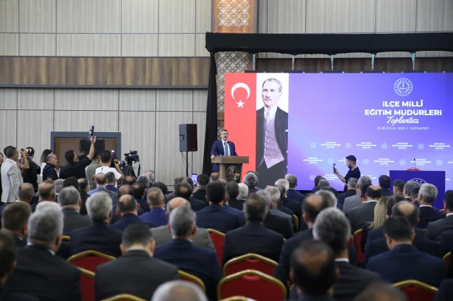 Bakan Yusuf Tekin'den Eğitimde Zorlu Mücadele Mesajı