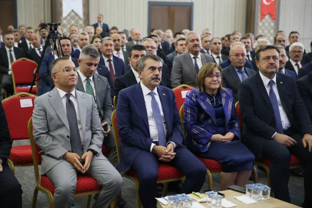 Bakan Yusuf Tekin'den Eğitimde Zorlu Mücadele Mesajı