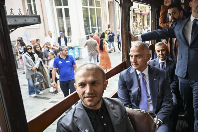Kültür ve Turizm Bakanı Ersoy'un Galata Ziyareti Esnafa Umut Oldu