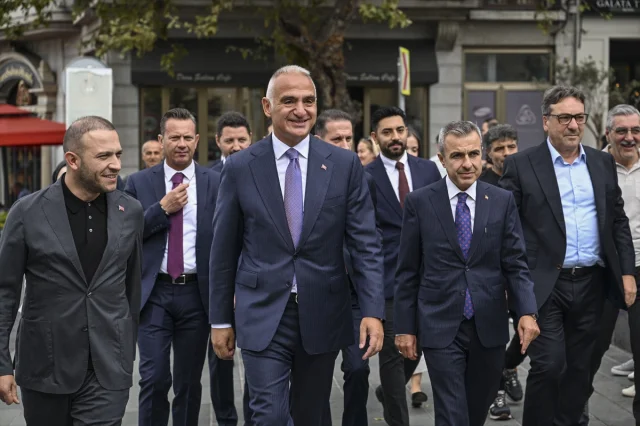 Kültür ve Turizm Bakanı Ersoy'un Galata Ziyareti Esnafa Umut Oldu