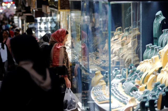 İran'da Ekonomik Kriz Derinleşiyor: Döviz Kurları Tarihi Zirvesinde