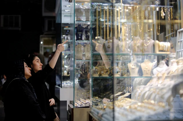 İran'da Ekonomik Kriz Derinleşiyor: Döviz Kurları Tarihi Zirvesinde