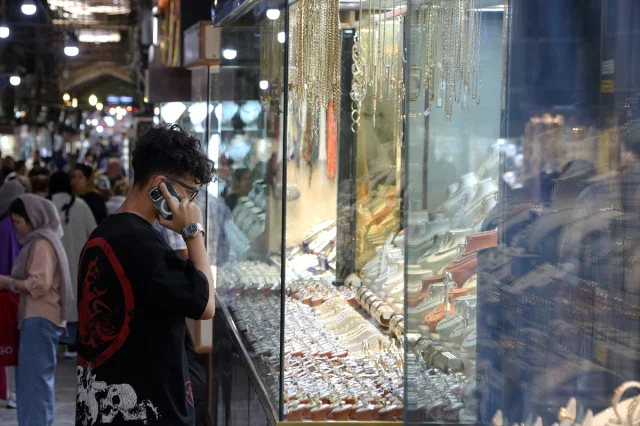 İran'da Ekonomik Kriz Derinleşiyor: Döviz Kurları Tarihi Zirvesinde
