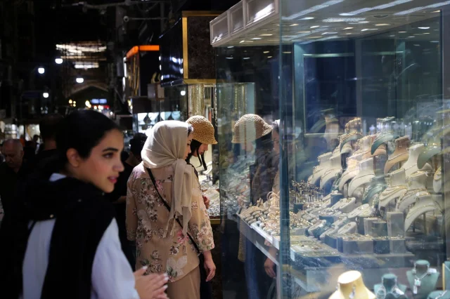İran'da Ekonomik Kriz Derinleşiyor: Döviz Kurları Tarihi Zirvesinde
