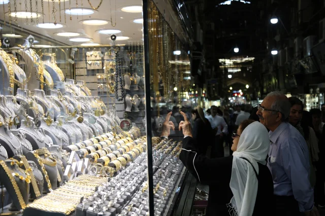 İran'da Ekonomik Kriz Derinleşiyor: Döviz Kurları Tarihi Zirvesinde