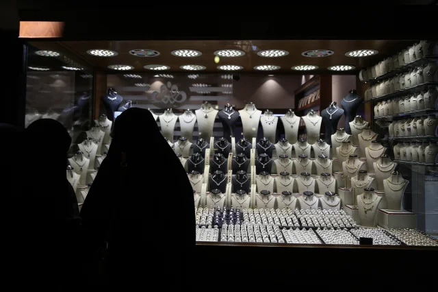 İran'da Ekonomik Kriz Derinleşiyor: Döviz Kurları Tarihi Zirvesinde