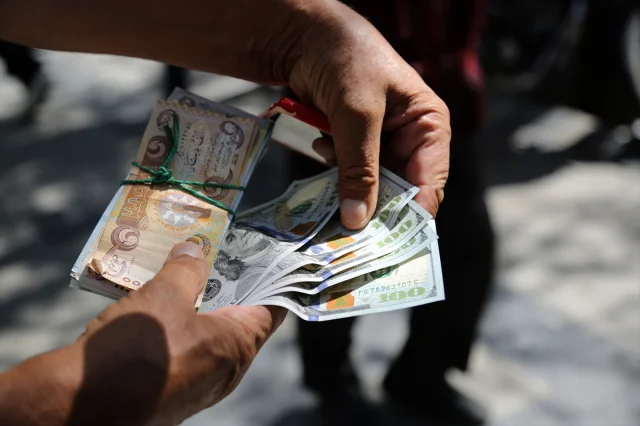 İran'da Ekonomik Kriz Derinleşiyor: Döviz Kurları Tarihi Zirvesinde
