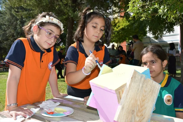 Batman'da Renkli Bir Gün: Çocuklar Kuş Yuvalarını Boyadı