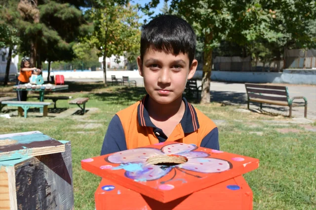 Batman'da Renkli Bir Gün: Çocuklar Kuş Yuvalarını Boyadı