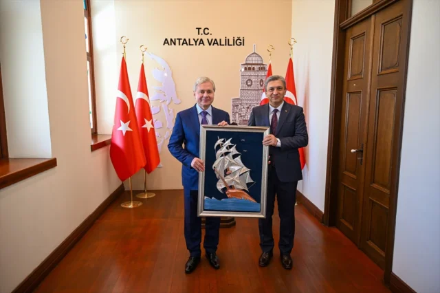 Antalya'da Kritik Zirve: Moskova Bakanı Sergey Çeremin'den Vali Şahin'e Ziyaret