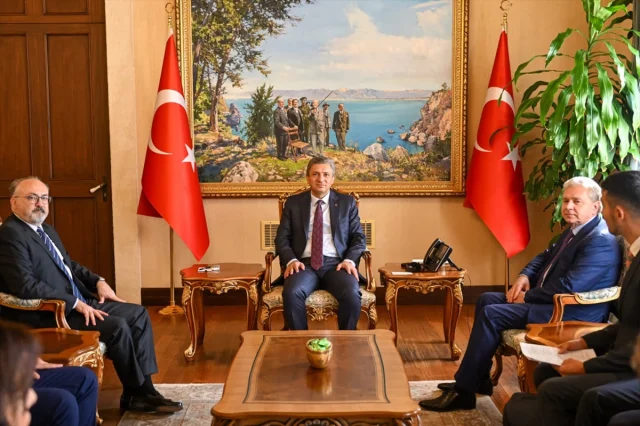 Antalya'da Kritik Zirve: Moskova Bakanı Sergey Çeremin'den Vali Şahin'e Ziyaret