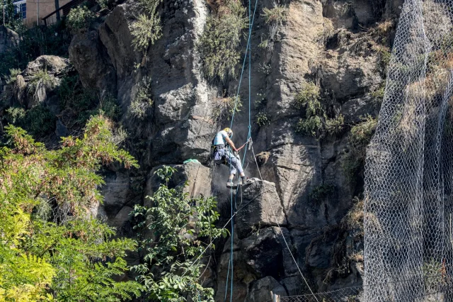 Bitlis Yollarında Güvenlik Atağı: Çelik Ağlarla Radikal Önlem