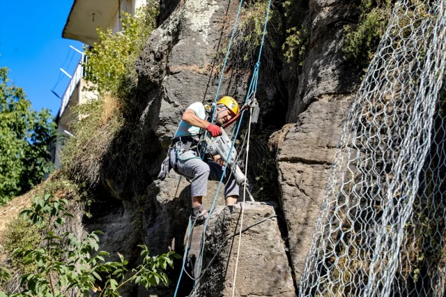 Bitlis Yollarında Güvenlik Atağı: Çelik Ağlarla Radikal Önlem