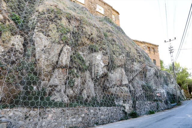 Bitlis Yollarında Güvenlik Atağı: Çelik Ağlarla Radikal Önlem