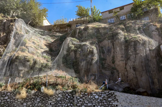 Bitlis Yollarında Güvenlik Atağı: Çelik Ağlarla Radikal Önlem