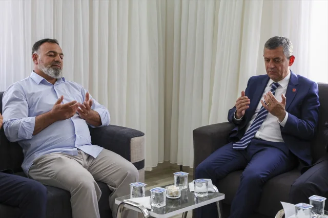 Özgür Özel'den Şehit Ailesine Anlamlı Ziyaret