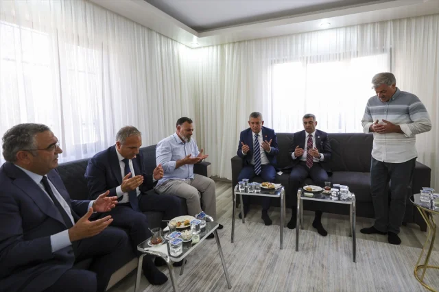 Özgür Özel'den Şehit Ailesine Anlamlı Ziyaret