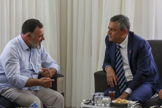 Özgür Özel'den Şehit Ailesine Anlamlı Ziyaret