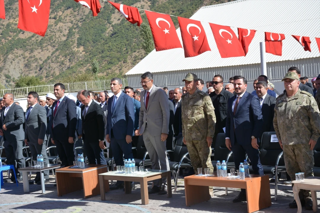 Hakkari'de Köy Okulu MÜSİAD'ın Katkılarıyla Yenilendi