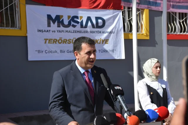 Hakkari'de Köy Okulu MÜSİAD'ın Katkılarıyla Yenilendi