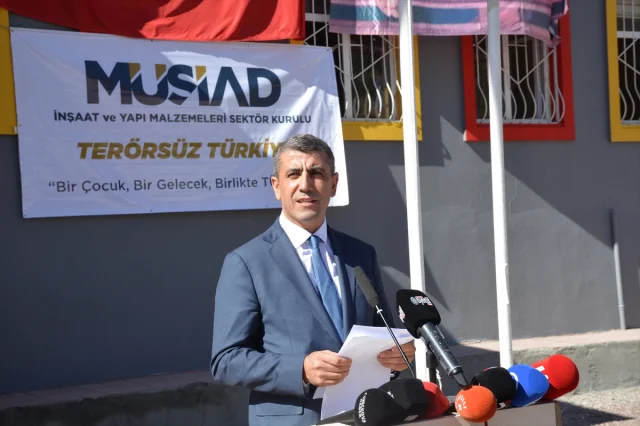 Hakkari'de Köy Okulu MÜSİAD'ın Katkılarıyla Yenilendi