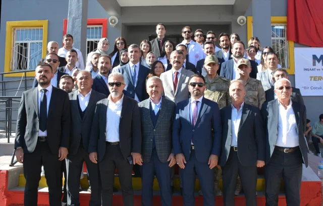 Hakkari'de Köy Okulu MÜSİAD'ın Katkılarıyla Yenilendi