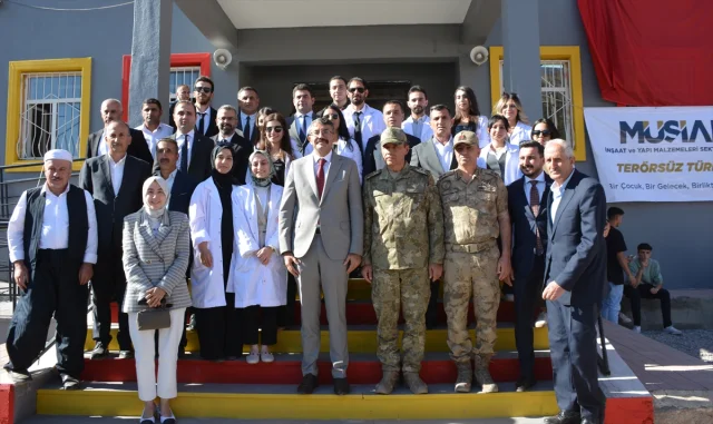 Hakkari'de Köy Okulu MÜSİAD'ın Katkılarıyla Yenilendi