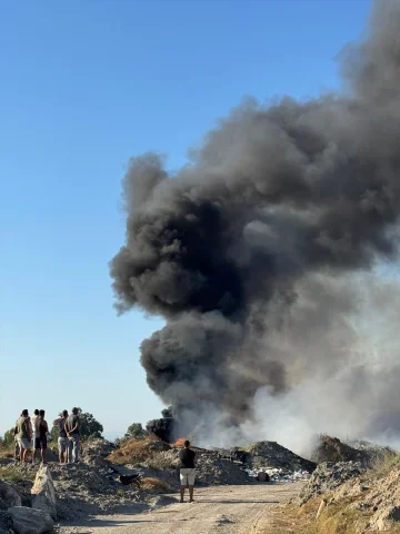 Antalya'da Çöp Yangını Korku Dolu Anlar Yaşattı