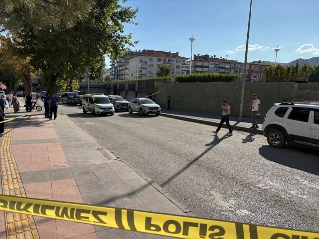 Çankırı'da Şok! Bıçaklar Çekildi, Üç Kişi Yaralandı