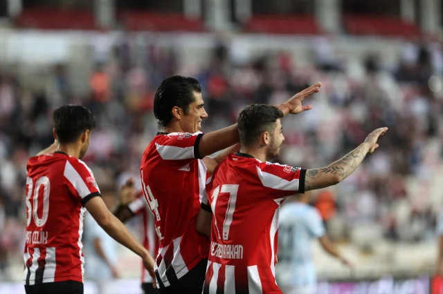 Sivasspor'dan Adana Demirspor'a Gol Şovu: 5-0