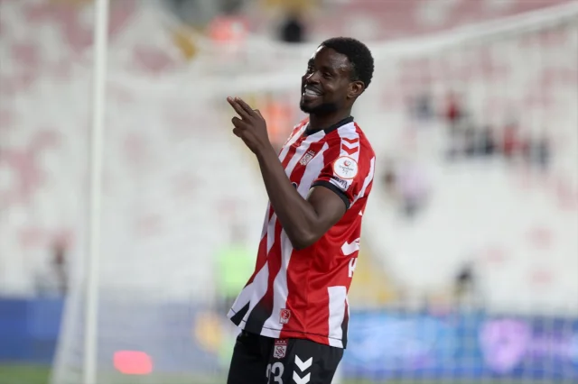 Sivasspor'dan Adana Demirspor'a Gol Şovu: 5-0