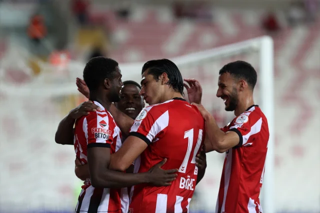 Sivasspor'dan Adana Demirspor'a Gol Şovu: 5-0